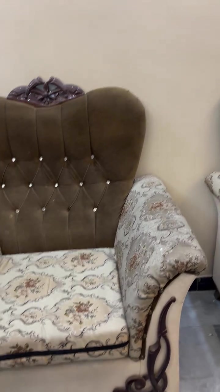 السلام عليكم
تخم درجه اولى ثقيل اسفنج درجه اولى
بدون أي ضرر
مقعدين نفر 
مقعدين ٣ نفرات
مقعد نفرين كما موضح بالصور


**إذا كنت صاحب هذا الإعلان وتريد حذفه لأي سبب، رجاءا أرسل رسالة إلى الدعم الفني**