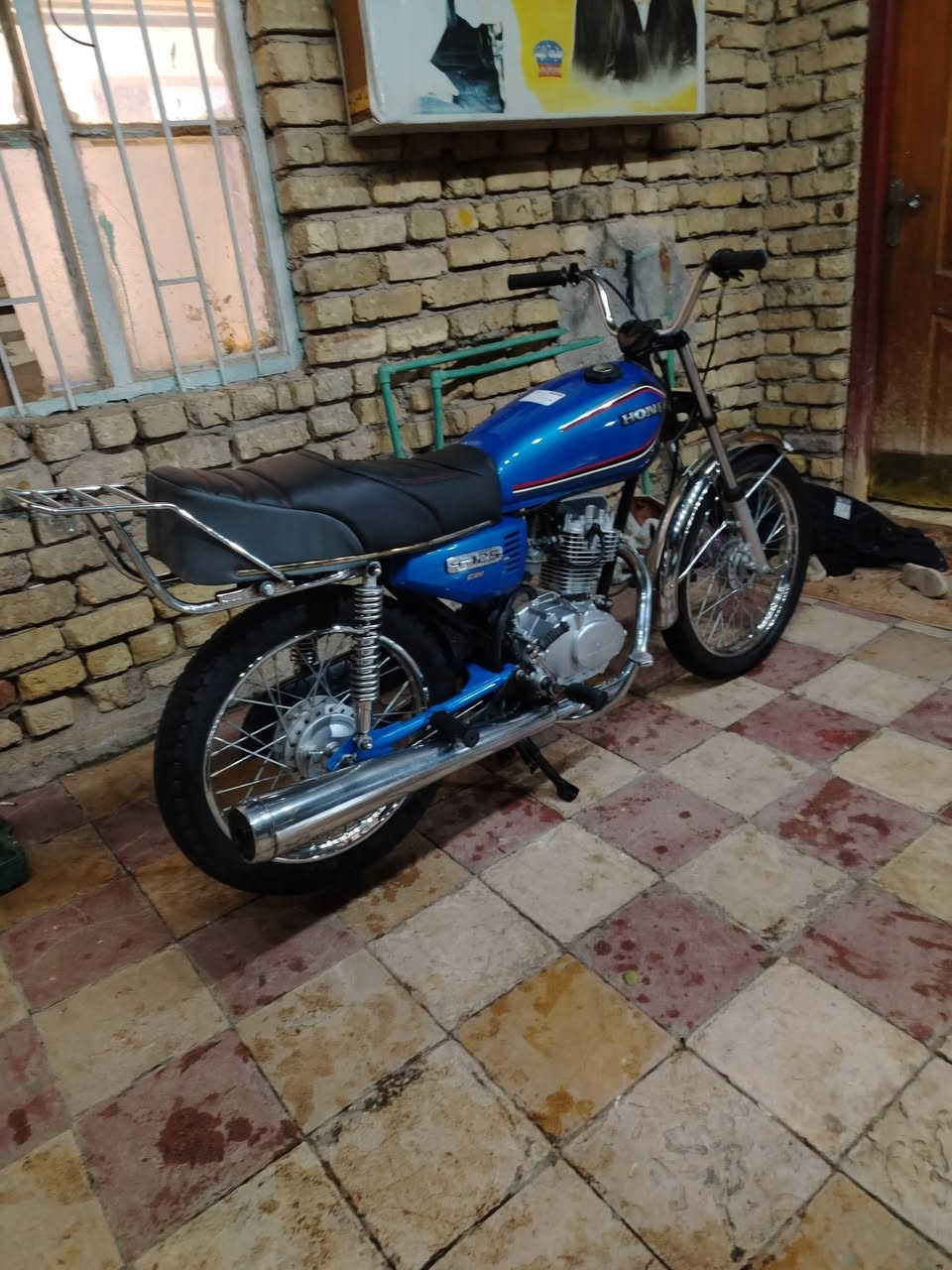 سلام عليكم
دراجه للبيع بدون 
برغي مامفتوح بيه تفليس مامفليسه
السعر 650وبيه مجال
***********
