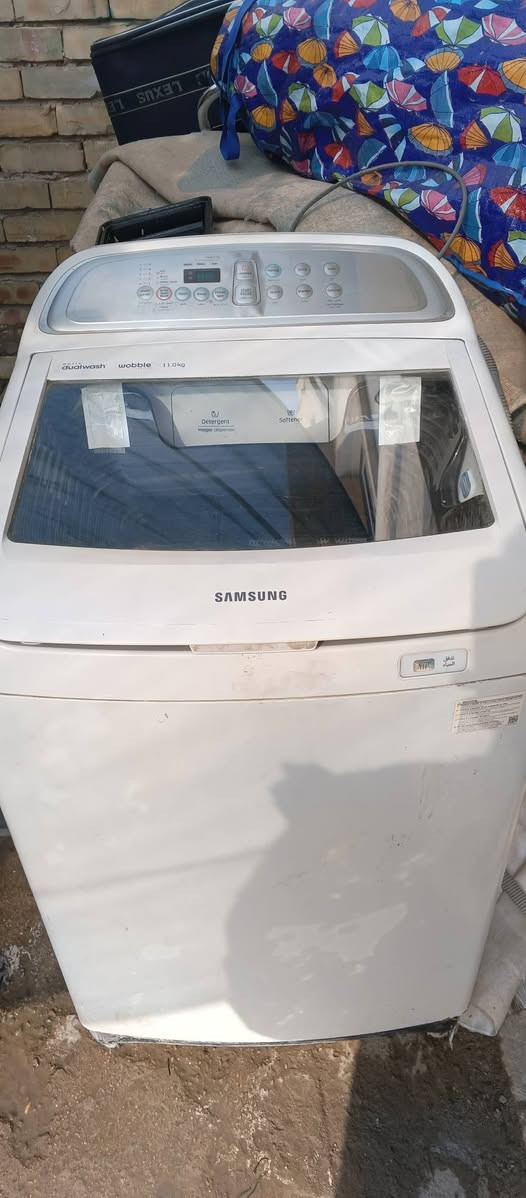 سلام وعليكم عندي غسالة سامسونج جديدة النضافة 90/100 خطين حار بارد
السعر 125
***********
