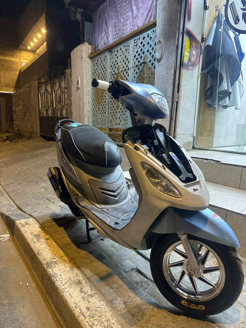 ماكس قجمة للبيع بوشة 55 
كفرات بلاد ختم واحد ويا المحرك 
بيها كلج امامي رياضي ويل نجمة
شلعة ومعدل فول
سلف شغال 
نقصها كفر الكدام فقط 
السعر 700وبيها مجال
الرقم ***********
