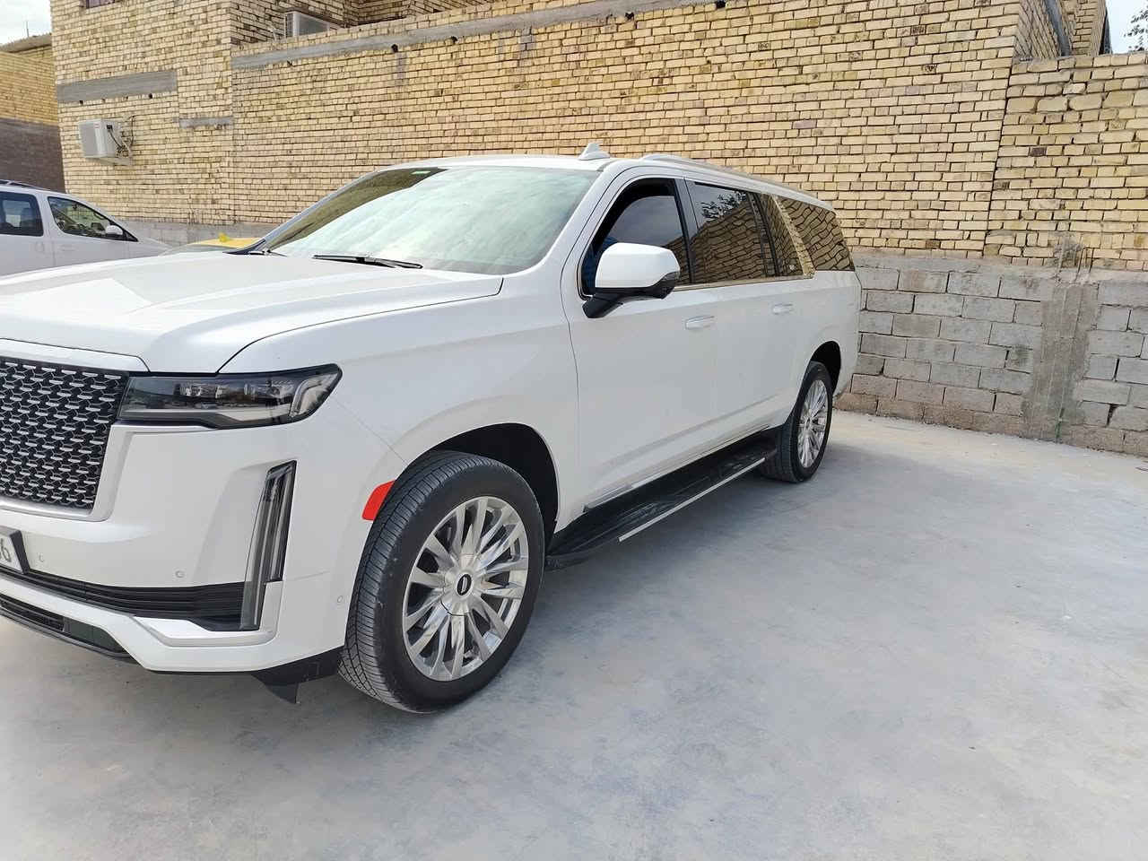 اسكاليد 2023. طويله  ماشيه 27 الف م صور حادث بل منشور سعر  700. ورقه  ***********
