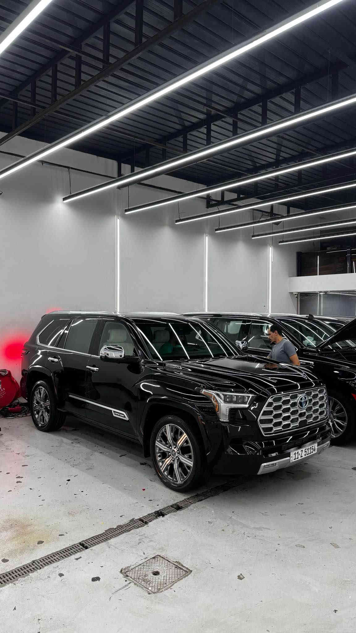 للبيع تويوتا سيكويا كابستون 2023 فول مواصفات 

حادثهة تقرير غرق فقط السيارة بداخل المزاد شغالة و تمشي و بدون اي مسج 
 
محرك السيار V6 3.5 تون توربو  هايبرد 

المواصفات
بانوراما 
3 شاشات 
4 مقاعد تدفئة و تبريد
رادار (امامي+خلفي+جانبي)
تثبيت مسار قيادة ذاتية 
5كامرات محيطية و المراية الوسطية كامرة
عدادات دجتل
سستم صوت jbl
دوس كهرباء
صندوق كهرباء
الابواب كلهم دخول ذكي بصمة 
بردات بل بوب الجام الخلفي. بلاديات 
السيارة بيهة بصمتين يعني مفتاحين 

السيارة مكفولة كفالة عامة من كلشي شخط او صبغ او عطل او اي تصليح حالهة حال الكلين و شرط الفحص

السيارة ماشية 28 الف ميل
السعر 62 الف دولار 

للاستفسار ***********
مكان السيارة بغداد بغداد
