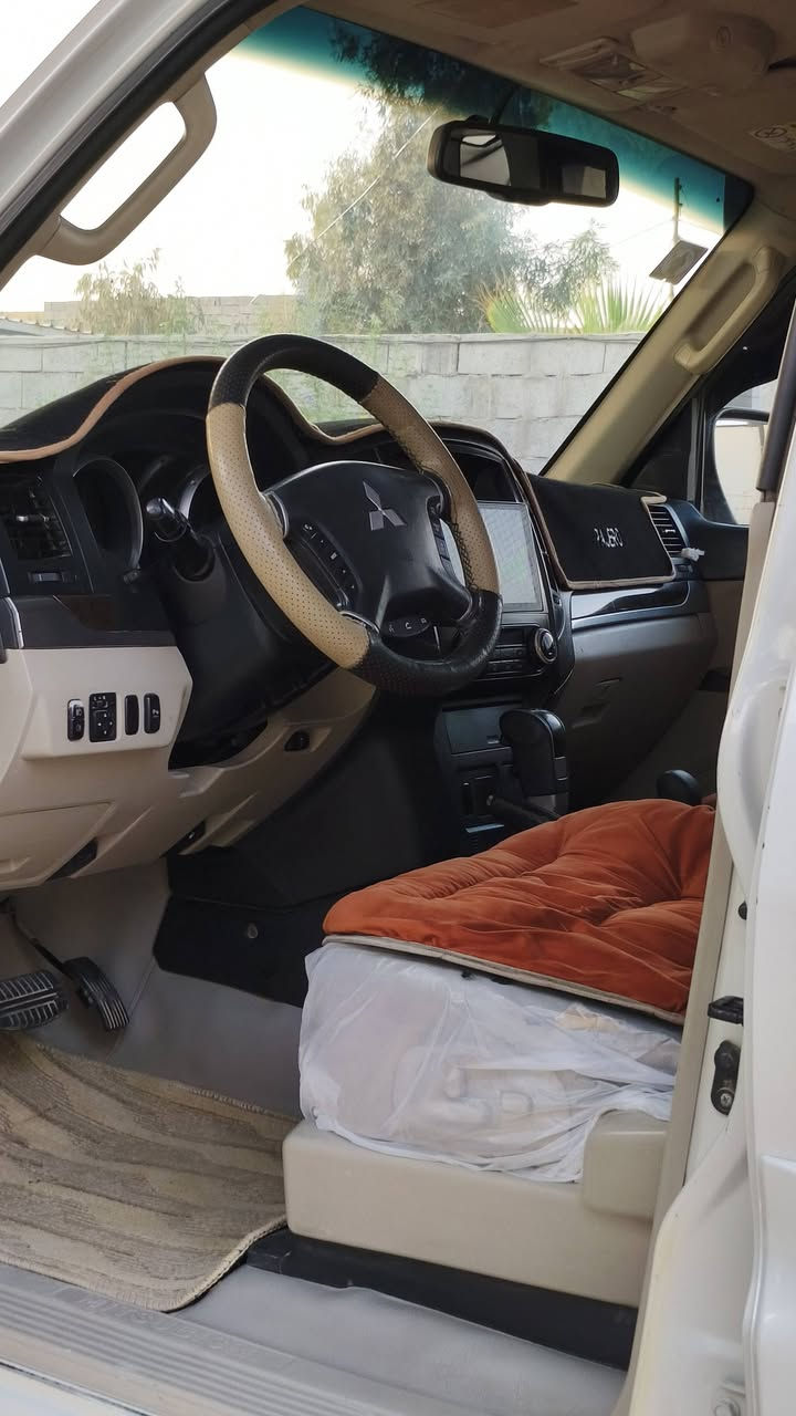 ‏باجيرو (حبتور)
‏
‏ باجيرو 2014
‏
‏ السياره مكفوله عدا  نص جاملغ امامي 
‏
‏ ومحرك كير صدر كله  كفالة
‏
‏(الموصفات فول1/1 )
‏
‏فتحه 
‏
‏كشنات جلد اصلي 
‏
‏دبل كشن كهرباء 
‏
‏دمام حبتور 
‏
‏فول تحكم استيرن 
‏
‏شاشه كبيره
‏ 
‏
‏محرك 6 سلندر 3500
‏
‏فورويل دفع رباعي 4x4 
‏
‏٧ راكب 
‏
‏ويل ١٧ تخم تاير جديد 
‏
‏مري شفط 
‏
‏٨ ايرباك 
‏
‏حساس خلفي اصلي 
‏
‏كامره خلفيه 
‏
‏السياره جديده   ::: السعر :165 وبي مجال
‏
‏العنوان:البصرة الزبير
‏رقم الهاتف :*********** متواجد عل فيس بوك
