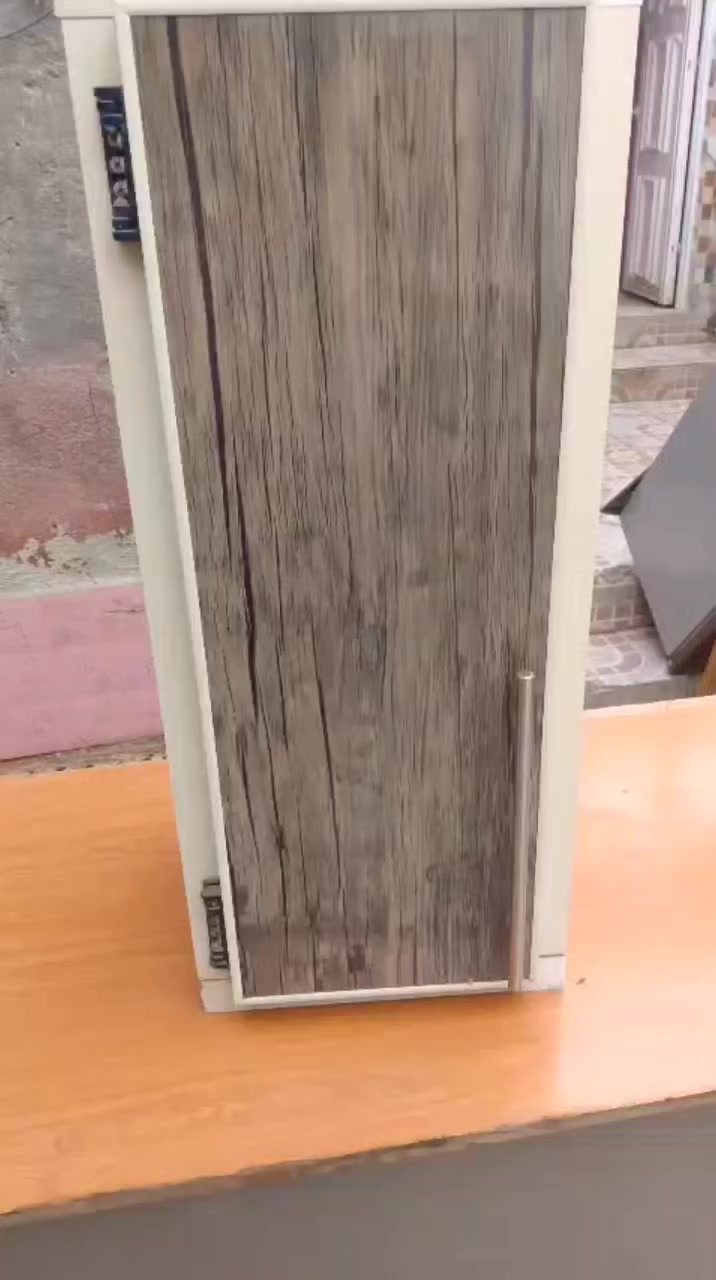 للبيع طباخ،، ثلاجه،، ميز مكتب،،تعليك2متر،،بيت ثلاجه،، تصال👈***********
