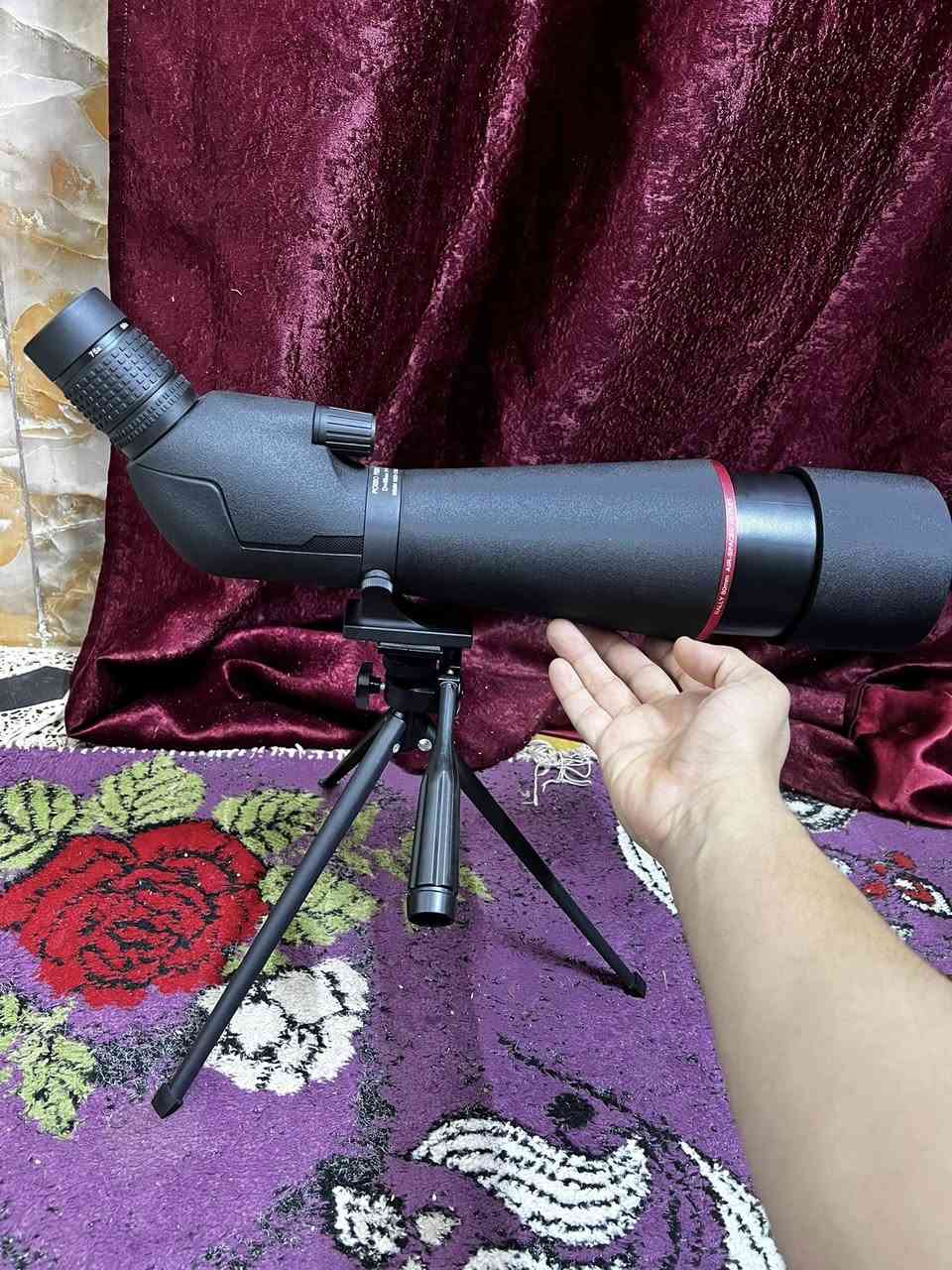 متوفر !!!
منظار تحديد (Spotting Scope) من العلامة التجارية Landview، 
ويتميز بالتالي:قوة تكبير عالية: يوفر تقريبًا يتراوح بين 25 مرة إلى 75 مرة.
عدسة شيئية كبيرة: يبلغ قطرها 80 ملم، مما يساعد على تجميع المزيد من الضوء للحصول على صور واضحة ومشرقة.
تصميم مريح: يتميز بعدسة عينية مائلة بزاوية 45 درجة لتوفير راحة أكبر أثناء المراقبة.
استخدامات متعددة: مناسب لمراقبة الطيور، الصيد، رماية الأهداف، ومشاهدة المناظر الطبيعية أو النجوم.
ملاحظة ((( العدسة بيهة طخات بسيطة بس ممأثرة ابد )))
الحالة : _ نظيف جداً

الي يخدمه ينطي سعر وبالعافية 
توصيل متوفر لجميع المحافظات


**إذا كنت صاحب هذا الإعلان وتريد حذفه لأي سبب، رجاءا أرسل رسالة إلى الدعم الفني**