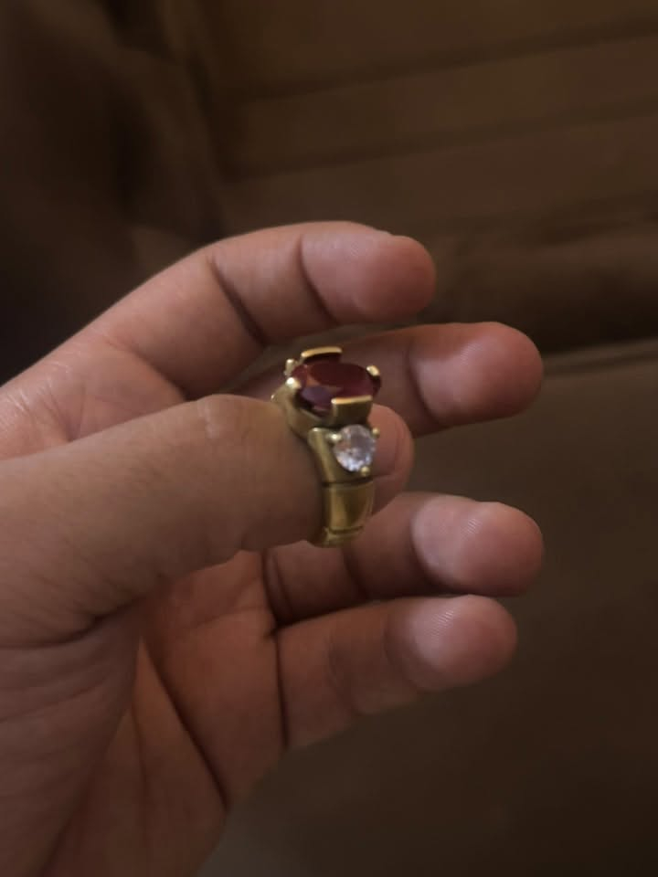 السلام عليكم شباب
عندي ساعة سمارت استخدام شهرين سيرين و شاحنة يجي وياها سعر 20 

عندي هذا الخاتم نحاسي شذرة ياقوت اصلية سعره 20 الف

الي يحب يتواصل  ***********
