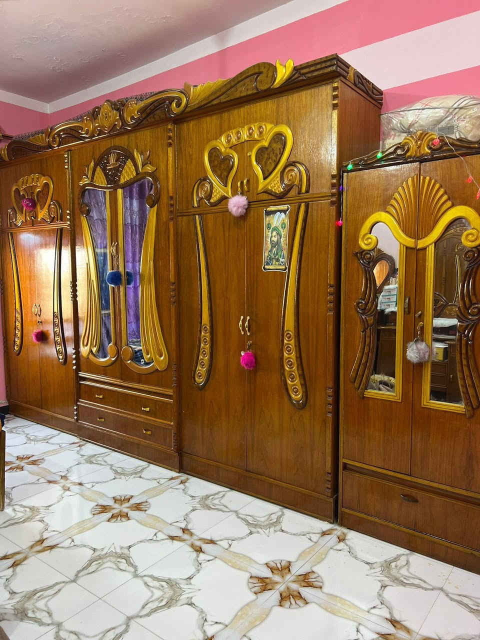 غرفه صاج نضافة ٥٠  نضيف اي ضرر مابيه كامله 
***********
