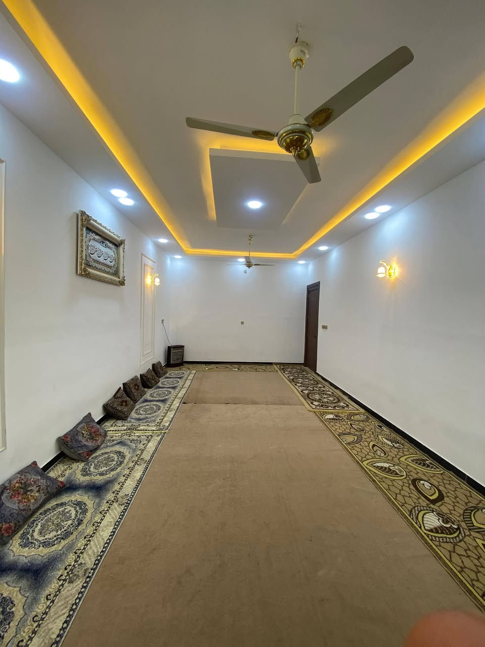 دار للبيع طابو زراعي قرار ٢٥ مساحة ٢٠٠ م٢ طابقين.
الطابق الارضي
1. استقبال
2. صالة
3. غرفة نوم
4. مطبخ
5. صحيات داخلية وخارجية
الطابق الاول :
1. غرف نوم عدد ٣
2. صحيات وحمام داخلي
3. سطح اول وسطح ثاني
الموقع : 
شارع الحولي قرب مجسر الشهداء شارع ٢١ ارض الغري  يبعد عن الشارع العام ٨٠ متر عرض الشارع ١٥ متر 
للأستفسار الاتصال على الرقم ***********     وتتوفر خدمة واتساب.
