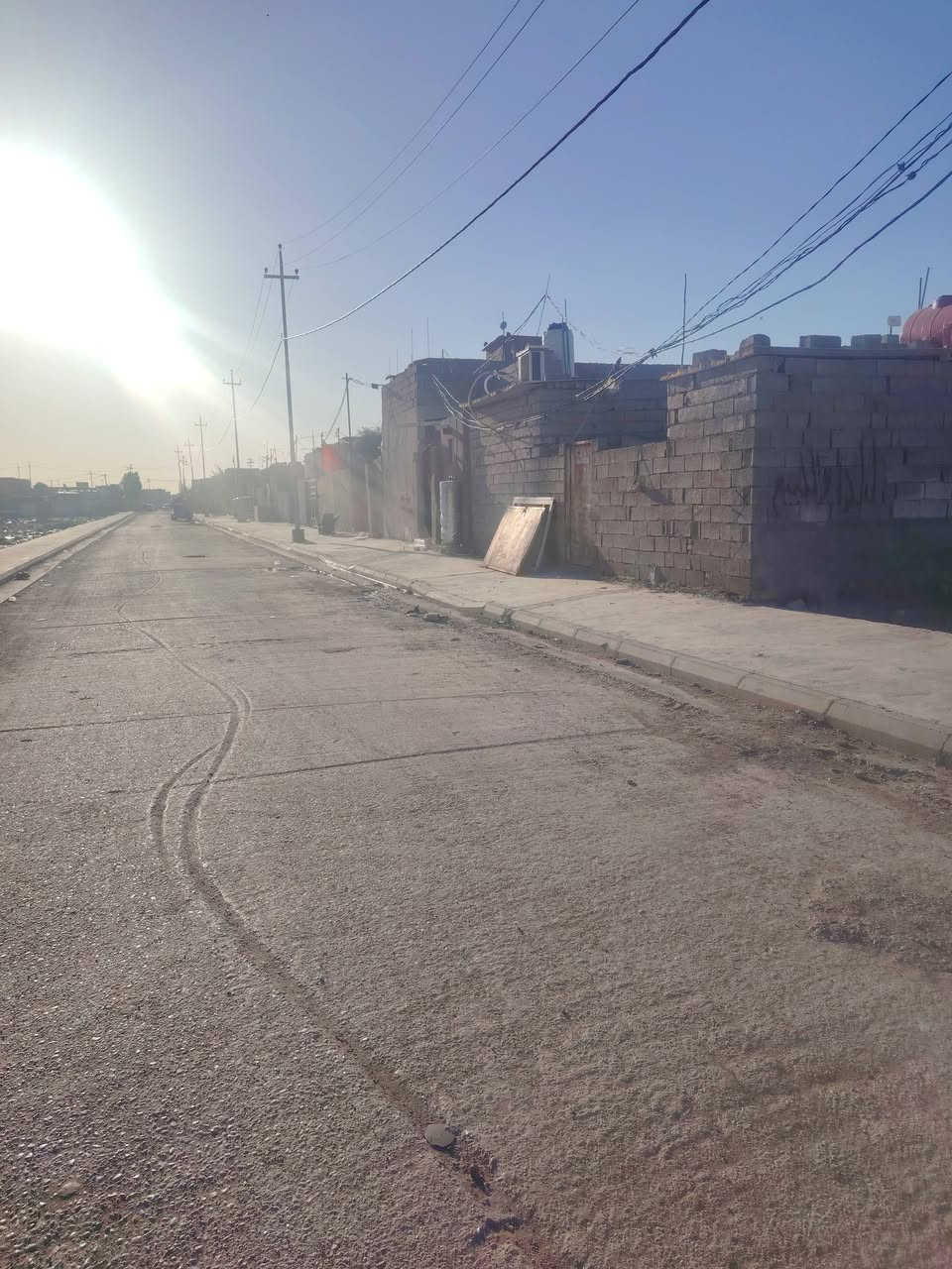 دار لبيع مصفر مساحة 150 عله الشارع العام يم العلوه السعر 25 ***********
