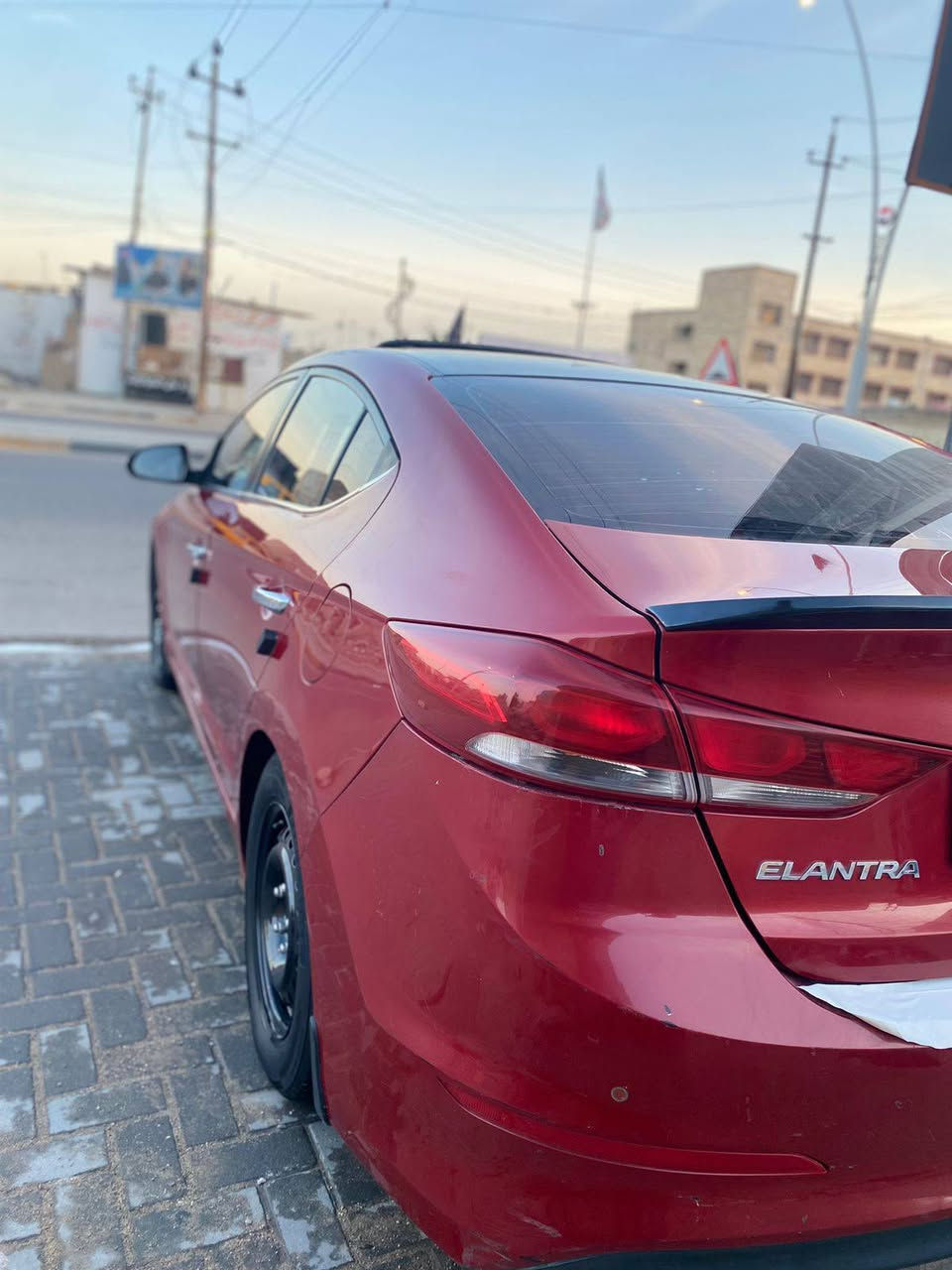 السلام عليكم
النترا خليجي 16 شكل 17 بيها خشم البنيد صبغ بدون فتح 
فول مواصفات 1/1 
بصمة 
فتحة 
مكينة 2.0
داخل جلد 
ترايش نيكل 
تبريد قطعتين 
وياها تخم ويل كب حجم 17 كروم الاصلي 
لايت زنون 
اربيل بااسم شركة سنوية مامنتهية 
مكينة كير كفالة من كلشي 
١٣٤ $وبيها مجال بسيط/ ***********
