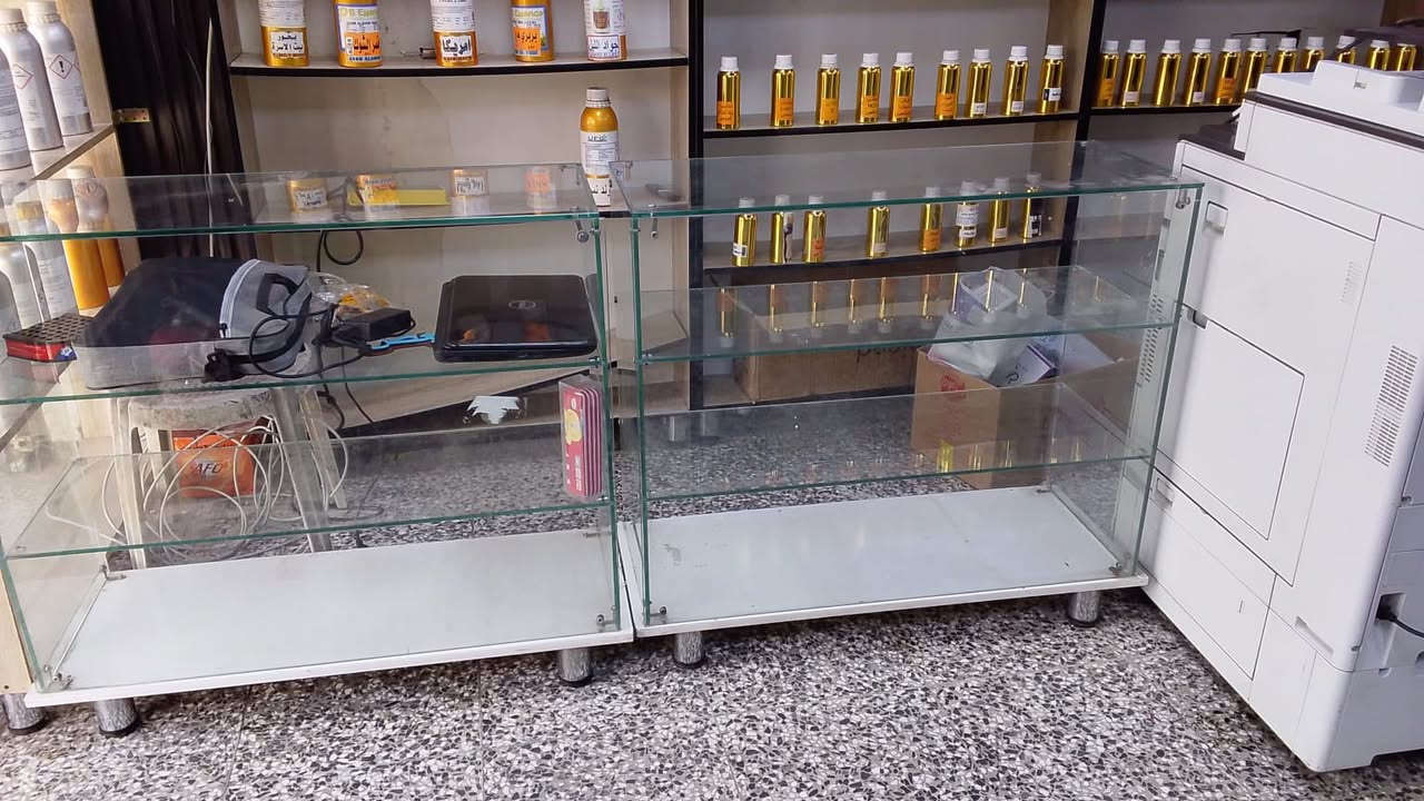 السلام عليكم
فاترينات جام للبيع ٦ قطع 
كلش نظيفات كلش 
سعر الوحدة ٧٠ الف و زوج ب ١٢٥ قفلهن 
مكاني بغداد الجديدة شارع المسبح 
***********
