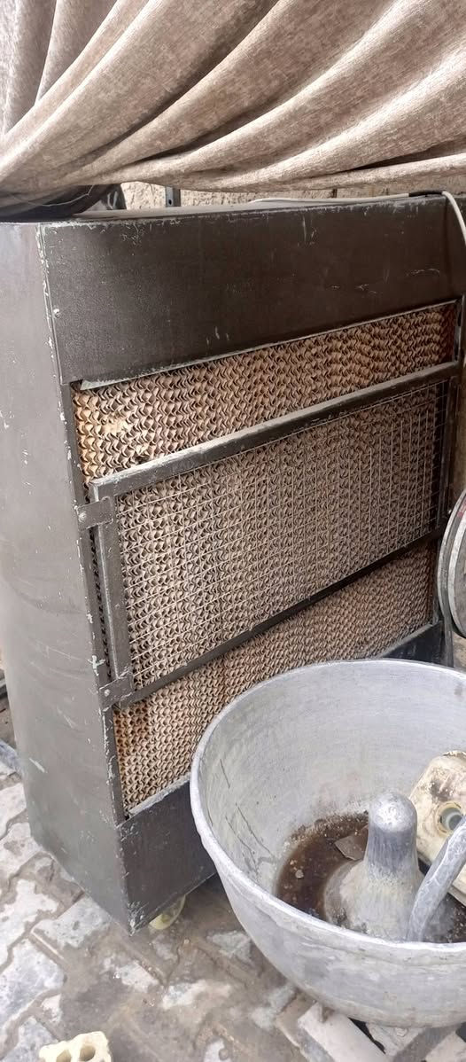 سلام عليكم هاي غراض البيع الفرن مابي شي شغال ويا تقريبن 10صواني سعره 250العجانه مابيه شي شغاله بس تانكيه مشلوع ودكمه نشلعت بسبب نقل سعر العجانه 150مبرده ستعمال قليل بعده جديده سعره150شياش كباب 450شيش سعرهن 125الف ميوزه سعر الواحد20 كراسي 5كراسي سعرهن30 بانيو 75 دلات سعرهن75 طباخ جاي 40 رقم ***********شراي يتصل بس ذني سعرهن نهائي
