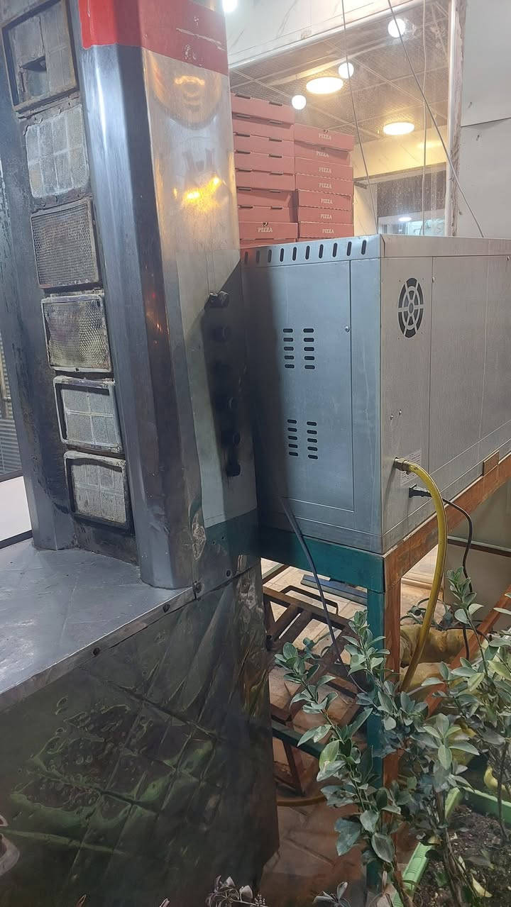 فرن جديد بيتزا وشوايه كص. للبيع مكان النجف مكتب. السعر 700 وبيهن مجال قليل. ***********
