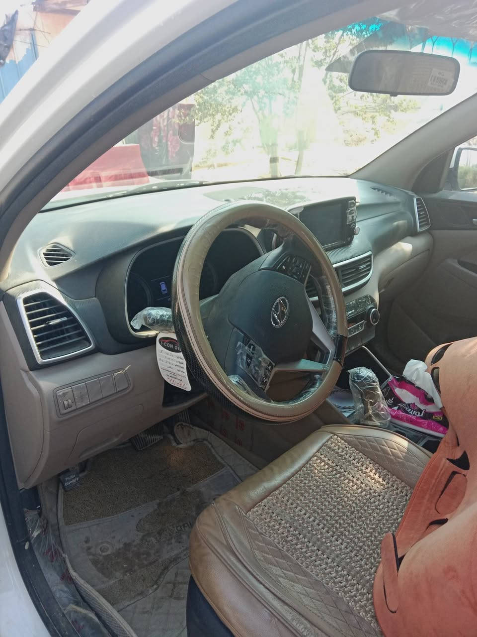 سلام عليكم توسان خليجي موديل 2019
فول مواصفات عدا الفتحه
مكفولة جاهزة من كل شي بسمي رقم انكليزي ل2031
ماشية 64الف
مكاني بغداد السريدات سعرها 210وبيها مجال 
وهذا رقمي
***********
