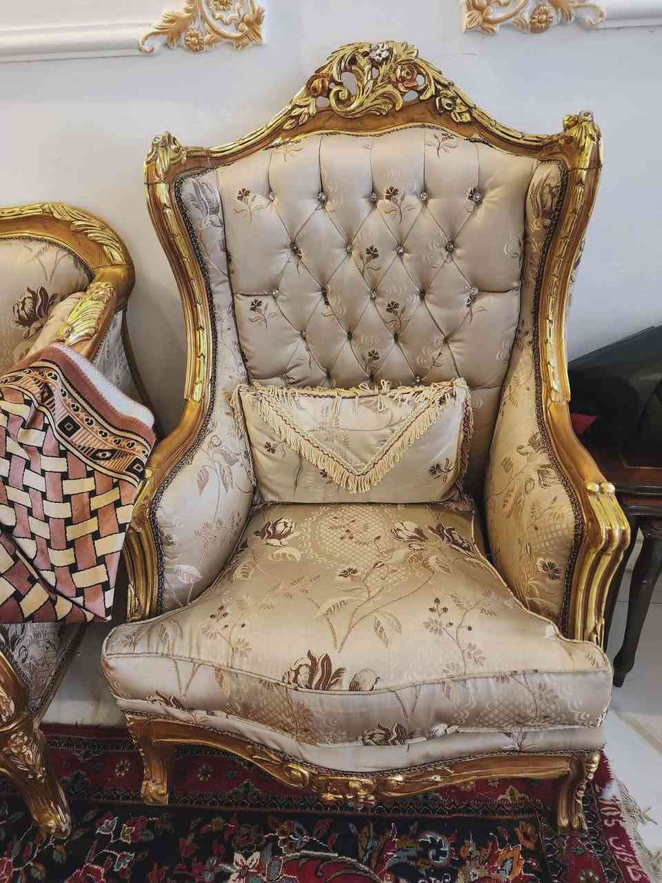 بيع تخم قنفات دمياط مصري اصل ملكي
مكون من10 مقاعد وطبله وسط موضح بلصوره السعر خاص   بيهه مجال للتواصل واتساب***********
