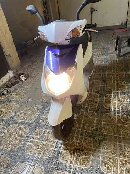 سلام عليكم دراجة سكنس فحل صارلها اسبوع نازله من الحاوية 
دراجة مكفولة كفالة عامة اشاير دشبول الكتروني اشارت مري كله شغال 
العنوان الدورة/ابو دشير
السعر 900 الف  وبيها مجال حك الجيه 
***********
