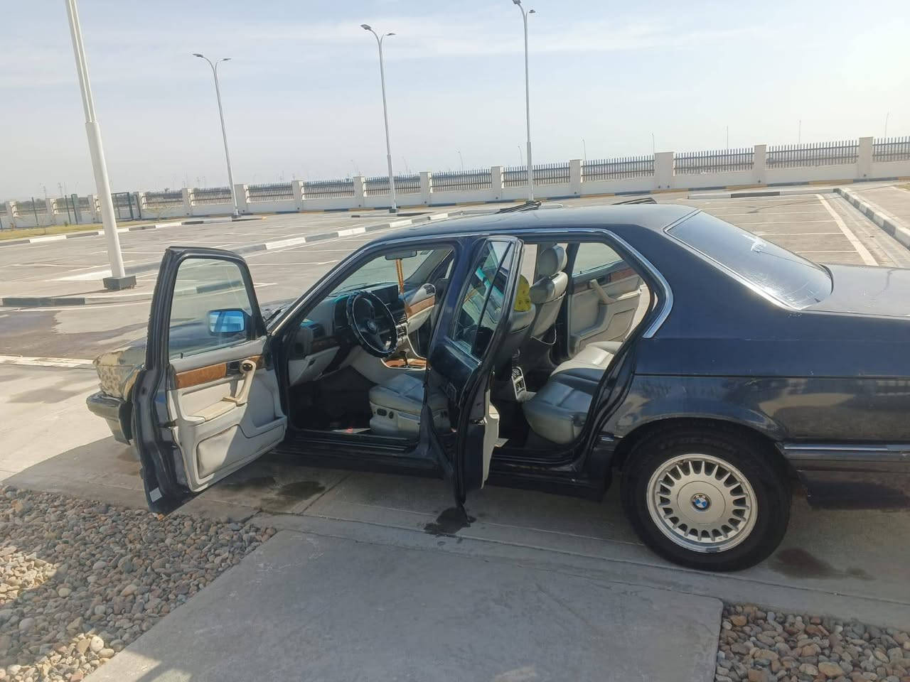 لام عليكم سياره بيم موديل واحد وتسعين سياره مابيه نقص محرك وكبر خير من الله سياره بيه تخم تأيرات جداد سعر 38وبيه مجال بصيط ***********
