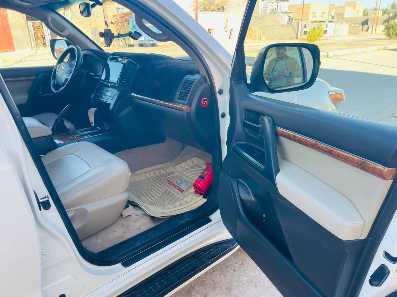 ‏‎سلام عليكم
لاندكروز 2010 محدث 2014 GXR للبيع

السياره احله من الصور بالحقيقه 

فول مواصفات 1/1 💯 :

1- فتحة 🕳️

2- بصمة 🔐

3- حساس خلفي وامامي 🎶🔊

4- ثلاجة 🥶

5-شاشه

6-كامره خلفيه

7- 8  ايرباك 

8-دفع رباعي 🎮

9- رقم بغداد  

10- تحكم ستيرن 
حجم المحرك:V6

ملاحظة // السيارة  كفاله عامة من جميع النواحي وشرط الفحص ✅  

جديدة بمعنى الكلمه شرط تراي زيرو  تخم تاير حدادية تبريد جاهزة من كلشي مابيها اي نقص وبالعافية ع تكون من نصيبه

  تحويل مباشر  

#مفخره_الأرض 🔥

🟩 السعر(315 )💸بيها مجال بسيط                   
العنوان. الانبار. قضاء حديثه

للاستفسار الاتصال ع الرقم ؛ 
***********

تحياتي لجميع 🌹 🌸 🙏🏻
