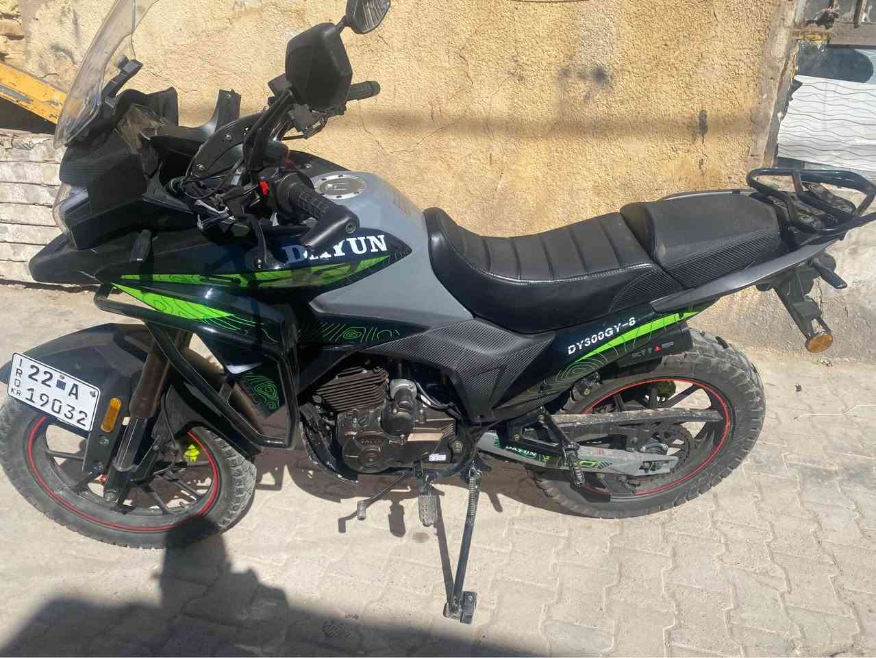 السلام عليكم اخواني ادفنجر محرك 300cc الدراجة ماشية 1000 بعدهة عل سحك زيرو سنوية ولوحات اثنين رايدهة ب 3750 وهاذة رقمي الي حاب يتواصل وياي واتساب *********** بغداد, العراق
