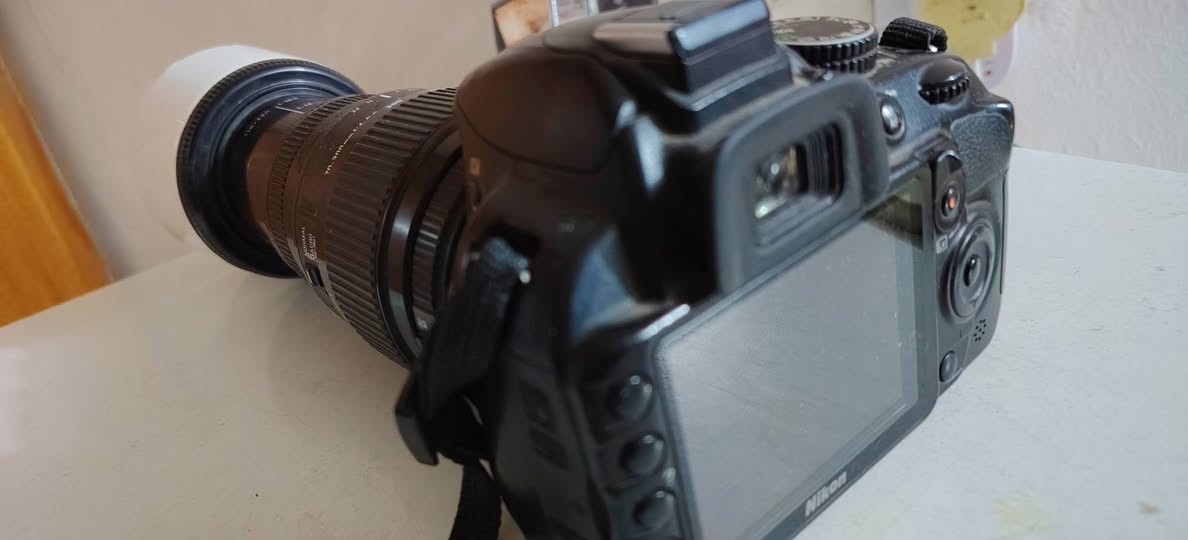 كاميرا نيكون d3100
مع زوم ٧٠.٣٠٠ سكما كامله ملحقاتها
اكو توصيل كافة المحافظات *********** وتساب
