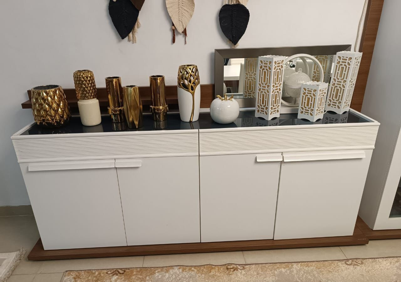 #غرفة_طعام📌👇🏻
غرفة طعام للبيع بوفيتين + 
ميز و(٦) كراسي ماركة استقبال💯
العنوان #اربيل_مجمع_بانك_طريق_عينكاوة📍للمزيد مراسلتي✅👍


**إذا كنت صاحب هذا الإعلان وتريد حذفه لأي سبب، رجاءا أرسل رسالة إلى الدعم الفني**