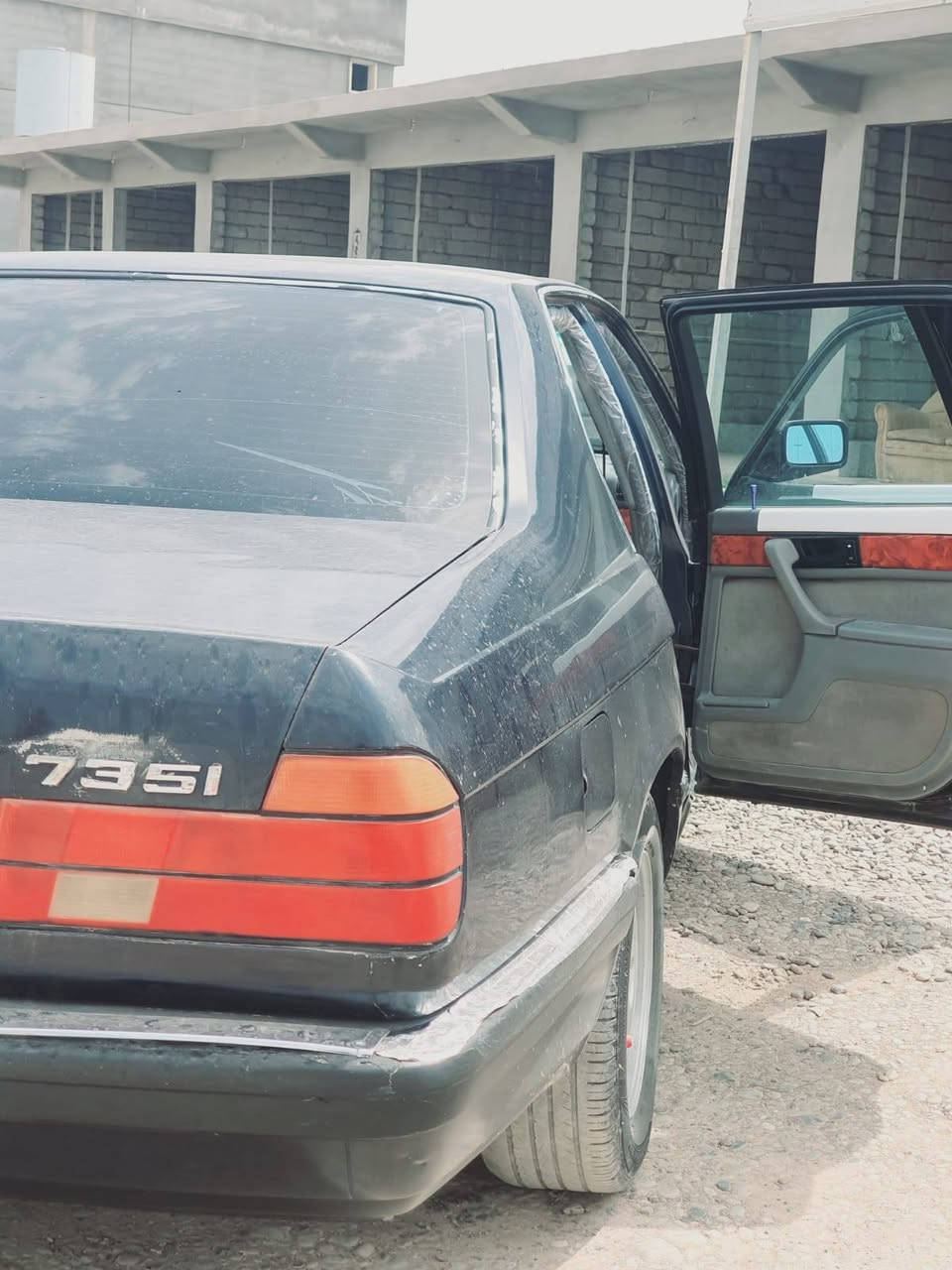 السلام عليكم شباب سياره بي ام حجم 735 للبيع تبريد مواصفات كل شيء شغال كهربائيات كلها شغاله مصبوغه فقط صبغ جماليه بدون ضربه ولا طخه سياره انضف من الصور شوف العين رجان التعاليق السلبيه ماله داعي))) السعر42)) بيه مجال شي قليل)) تبريد 2قطعتين معه صويج ////***********
