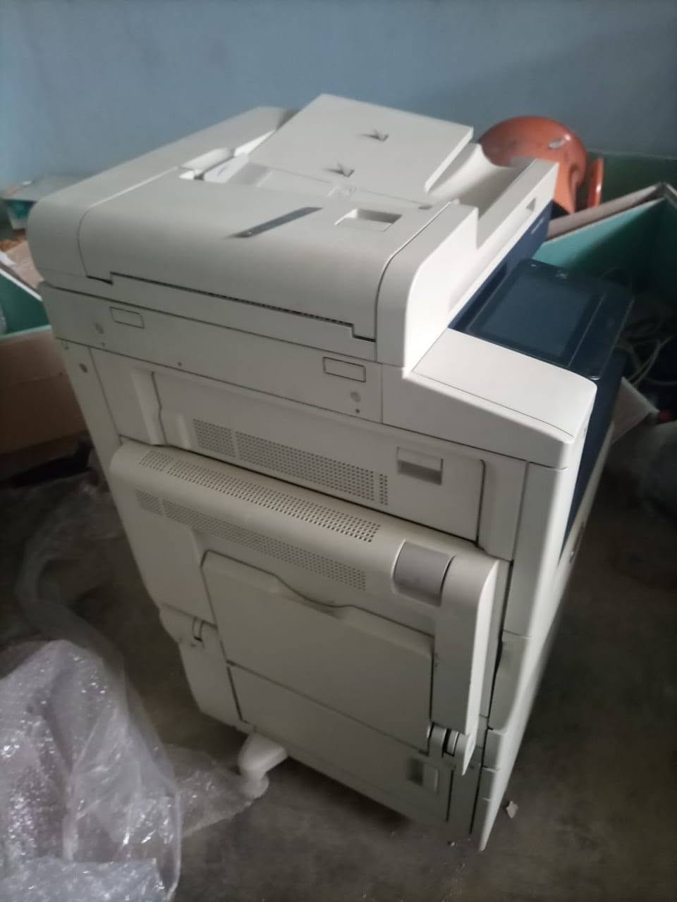 🖨️ للبيع طابعة تصوير وطباعة ملونة احترافية Xerox VersaLink C7020
الجهاز بحالة جيدة ومناسب للشركات، المكاتب، المدارس، ومراكز الطباعة.

✅ طباعة ملونة وأبيض وأسود
✅ تصوير مستندات
✅ سكانر
✅ يدعم مقاسات A3 و A4
✅ طباعة أوتوماتيكية على الوجهين (Duplex)
✅ شاشة لمس ملونة
✅ اتصال شبكة و USB
✅ مزود بتغذية مستندات أوتوماتيكية (ADF)

موديل: Xerox VersaLink C7020

الطابعة بعدها جديدة واستعمالها خفيف

📞 للتواصل: [٠٩٣٥٤٧٩٤٣٤]

يرجى التواصل على الخاص أو الاتصال مباشرة.


**إذا كنت صاحب هذا الإعلان وتريد حذفه لأي سبب، رجاءا أرسل رسالة إلى الدعم الفني**