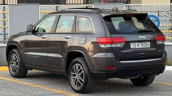 Jeep Limited 2019 جيب لمتد 
ماشيه 68 الف ميل حقيقي
ضررها بنيد فقط موضح بالصور
صبغ قطعه فقط و بيها بارد اماكن بسيطه
رقم بغداد الجديد / سنويه و هزه و ارقام جدد
المواصفات فول ١/١ لمتد :
- مكينة 3,600 / ٦ سلندر
- سقف بانوراما
- صندوق كهرباء
- كشنات جلد  
- كشنات تحكم كهرباء 
- كشنات تدفئه + تبريد
- كشنات خزن Memory
- ستيرن تحكم كهرباء + ستيرن تدفئه
- شاشة CarPlay اصليه 
- كاميرا خلفية دوارة
- بصمة تشغيل / بصمة ابواب
- حساسات خلفية 
- حساسات جانبيه نقطه عمياء 
- ويل حجم 18 اصلي  
- مودات اقتصادي ايكو و سبورت
جاهزه بدون نقص
صدرها لوك ترايها يخبل و تخم تاير جدد
متحتاج اي مصرف و شوفتها بالواقع احلى
السعر 218 ورقه بيها مجال بسيط
عنواني بغداد 
***********
