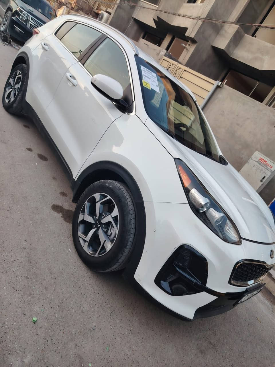 كيا سبورتج للبيع موديل ٢٠٢٠ وارد امريكي حادث موضح بالصوربالصور بجم كبس ع وضع الشركه لغود وشواصي كفاله محرك وكير كفاله كل السياره ع وضع الشركه فقط حادثها صطحي كرد من بره جاملغ وباب وشويه الباب الورا لايحه ماشيه ٩١ رقم انكليزي هزه وسنويه جدد السعر ١٥٠ ورقه مكان السياره بغداد البلديات ***********صور حادث مرفقه بالمنشور
