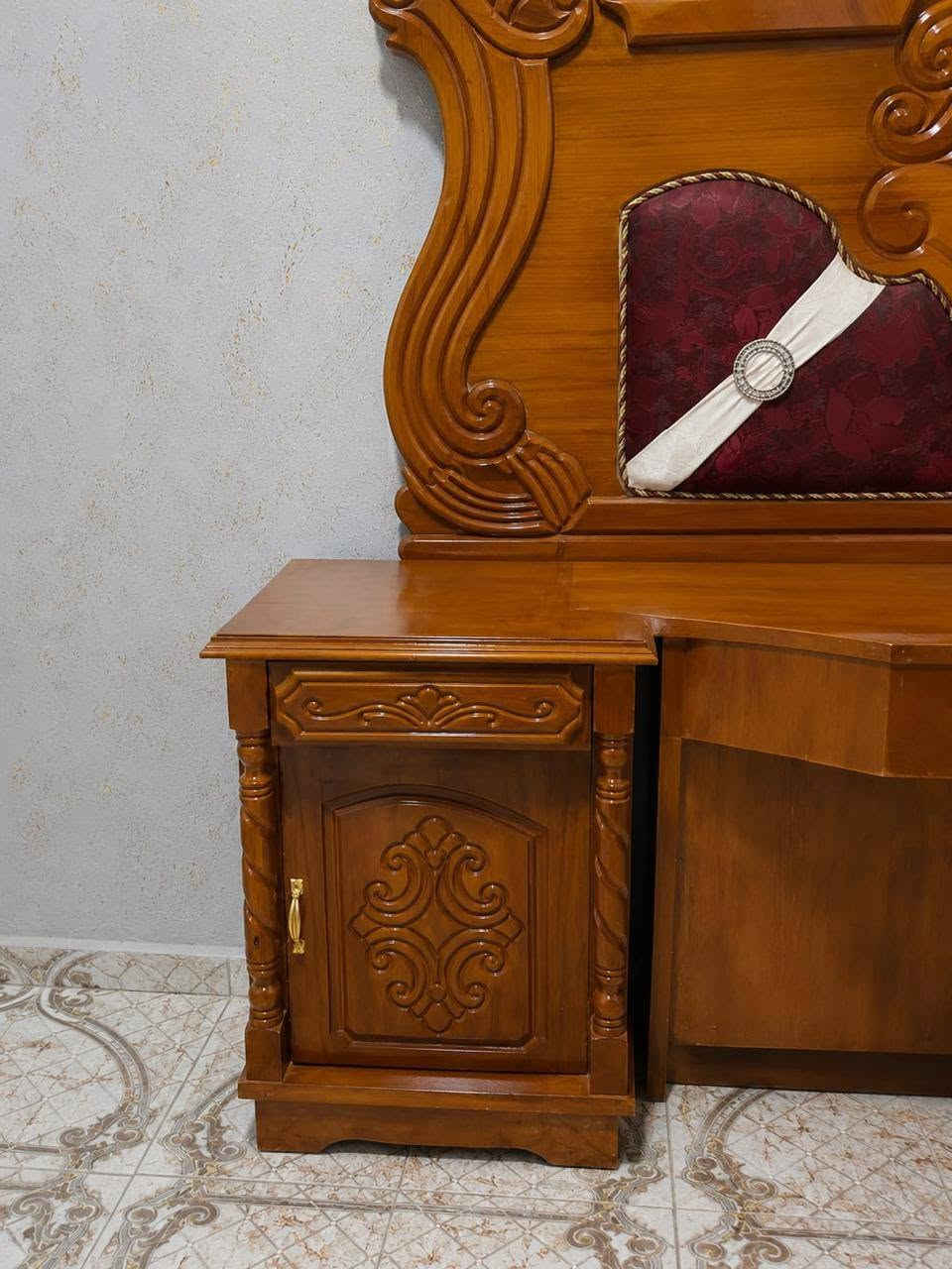 السلام عليكم غرفة اخشاب جديده للبيع اي استفسار خاص او الاتصال واتساب*********** مكاني البصره الزبير
