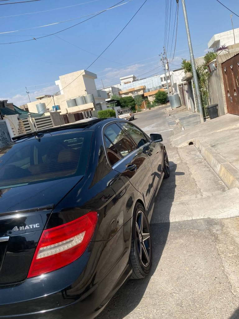 مارسیدسC300 فول مواصفات AMG پانوراما محرك V6 قطعتين صبوغ بدون دواخل رقم سنويية جديد تحويل وكالة بشرط(***********) ‌سعر120 كركوك, العراق
