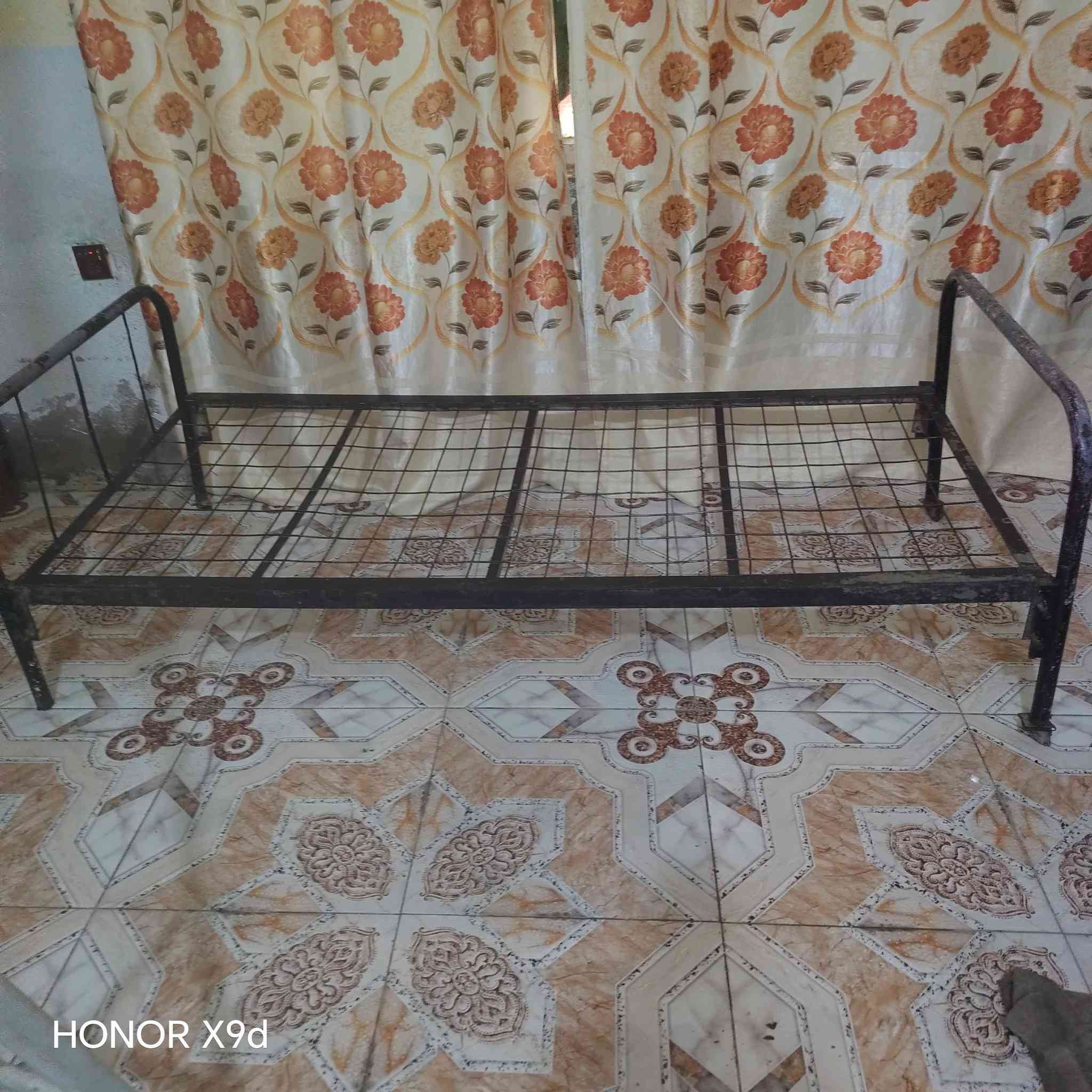 چرابي عدد٢ أمهات النفر سعر الوحده ٢٥ بيهن مجال قليل المكان كوت حي الحكيم الرقم ***********
