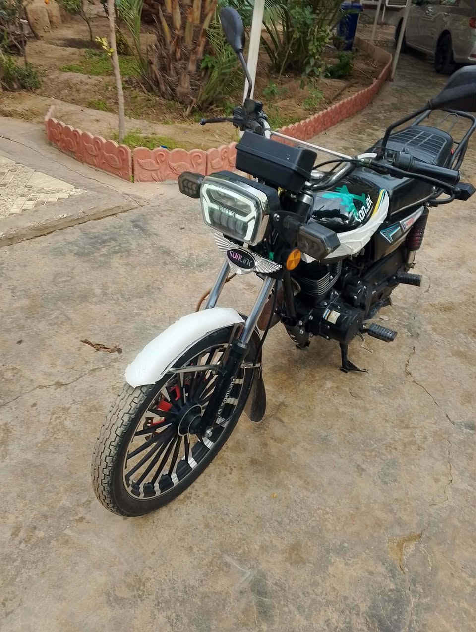 سيفان 24 شكل 25
الدراجه مابيه اي نقص نضيفه وحلوه مكينه ناعمه دشبول كهربائيات كلها شغاله مافيها اي عيب مكفوله من كلشي مكاني ديالى دلي عباس السعر 730 وبيها مجال بصيط  📞***********
