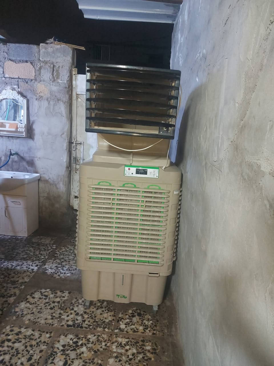 السلام عليكم مبرده نظيفه عوزها بس كهربائيات مبرده سعرها كلش مناسبها المكان بغداد شعب السعر270 مجال بسيط هذا رقم الواتساب والخد***********
