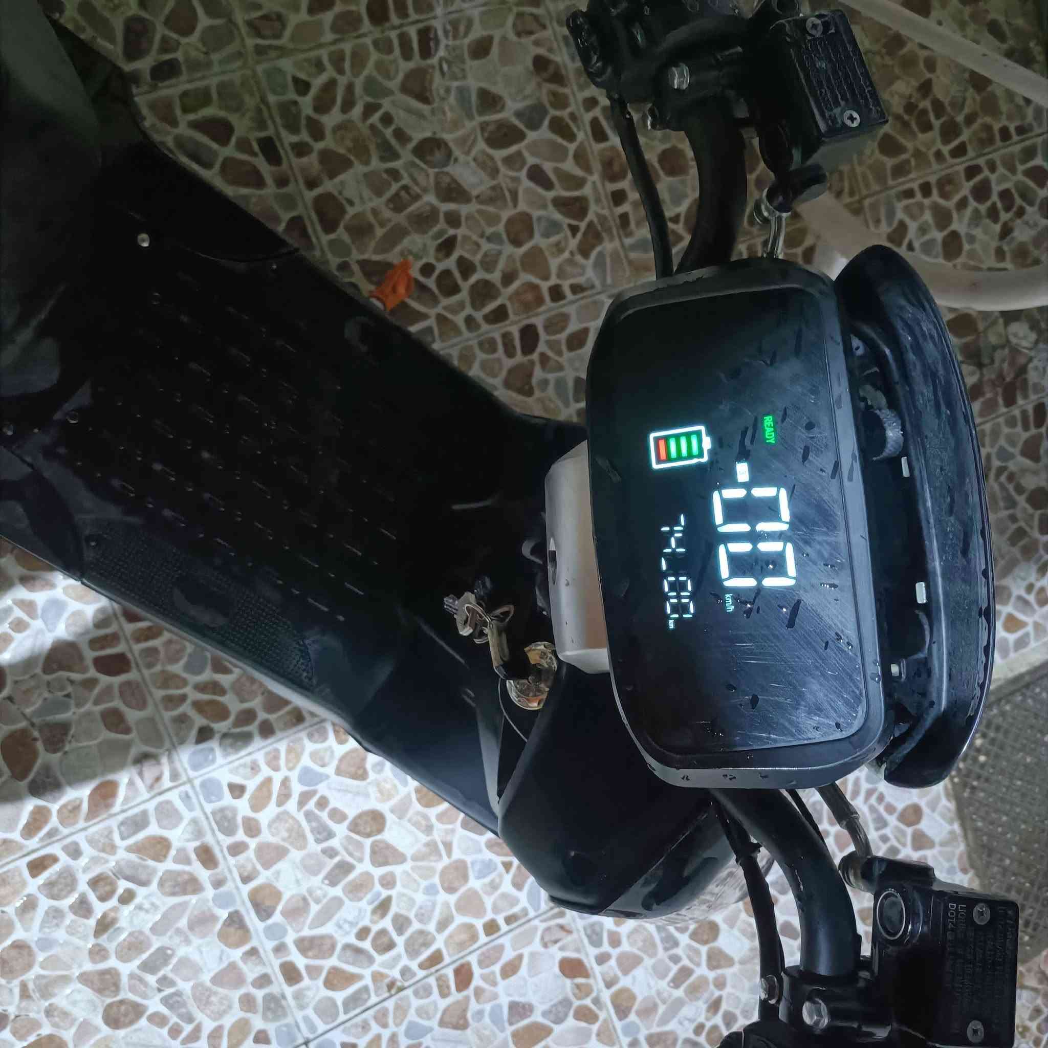 🚲 دراجة سكنس 318 للبيع

✅ السرعة الحقيقية: 60 كم/س
✅ ملف  1200 واط
✅ شحن سريع 100W
✅ تشغيل عن بُعد + سويجِن
✅ مانع انزلاق
✅ مبدل تايرين جداد
✅ دبلات أمامية هيدروليك وخلفية غاز
✅ بل شحنه لوحده تمشي 60 كم معه الوزن 
ملاحظة: البطاريات الحالية تحتاج تبديل، وسعر الدراجة مع بطاريات جديدة يتجاوز 600.

💰 السعر المطلوب: 350  قفل غير قابل للتفاوض 

📱 للتواصل واتساب: 7704567093

الشراي هلا بيه، واللي مو شراي الله يوفقه، رجاءً لا تكسر بحلالي.


**إذا كنت صاحب هذا الإعلان وتريد حذفه لأي سبب، رجاءا أرسل رسالة إلى الدعم الفني**