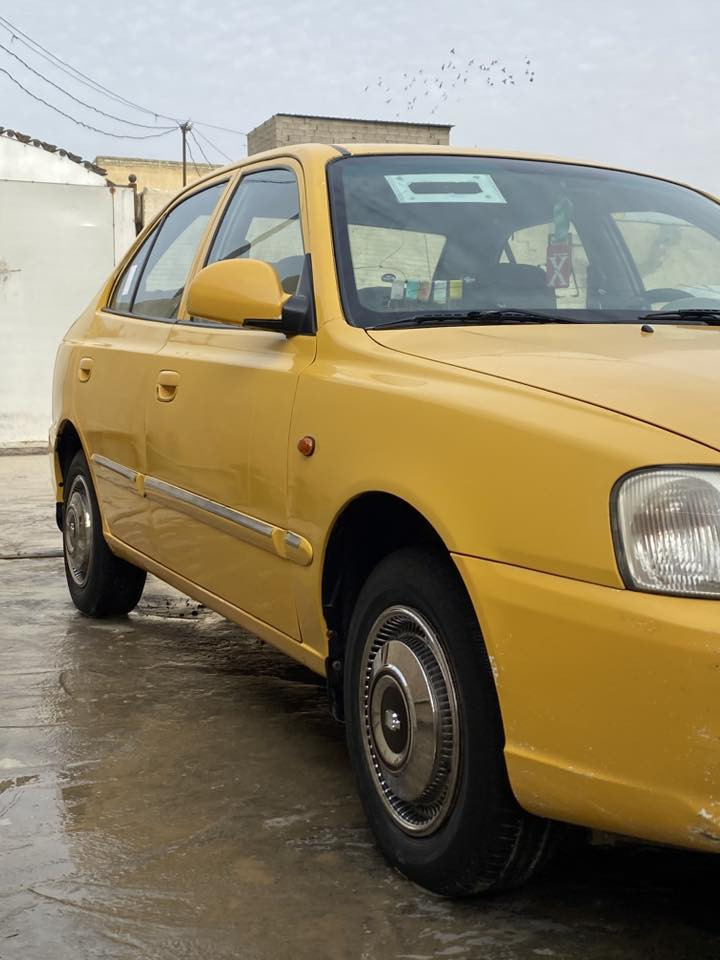 السلام عليكم  هونداي فيرنا موديل 2014 ما معيودة السيارة كدام العين الاسونار موجود وي الصور وبيها جاملغ الخلفي بي بارد جه السايق استعمال شخصي #السعر_78_وبيها  مجال إذا صارتلك القسمه عقد مروري 
مكان السيارة قرب بسمايه 
رقم الهاتف ***********
