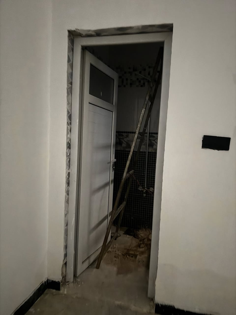 مشتمل  طابقين للبيع مطلوبه مبادره وجاهز فقط تحويل كفيل للمشتري
زين القوس شارع ام البنين ع 

ثاني فرع من جهة شارع سيد يعقوب 

الطابق الأول غرفه داخلها سويت حمام وهول واستقبال ومنور 
الطابق الثاني غرفه وهول وسطح 
السعر من غير المبادره ٣٥قابل للتفاوض البسيط جدا 
باقي التفاصيل خاص او الاتصال بالرقم ‭٠٧٨٢ ٣٧٤ ١٧٦٨‬
