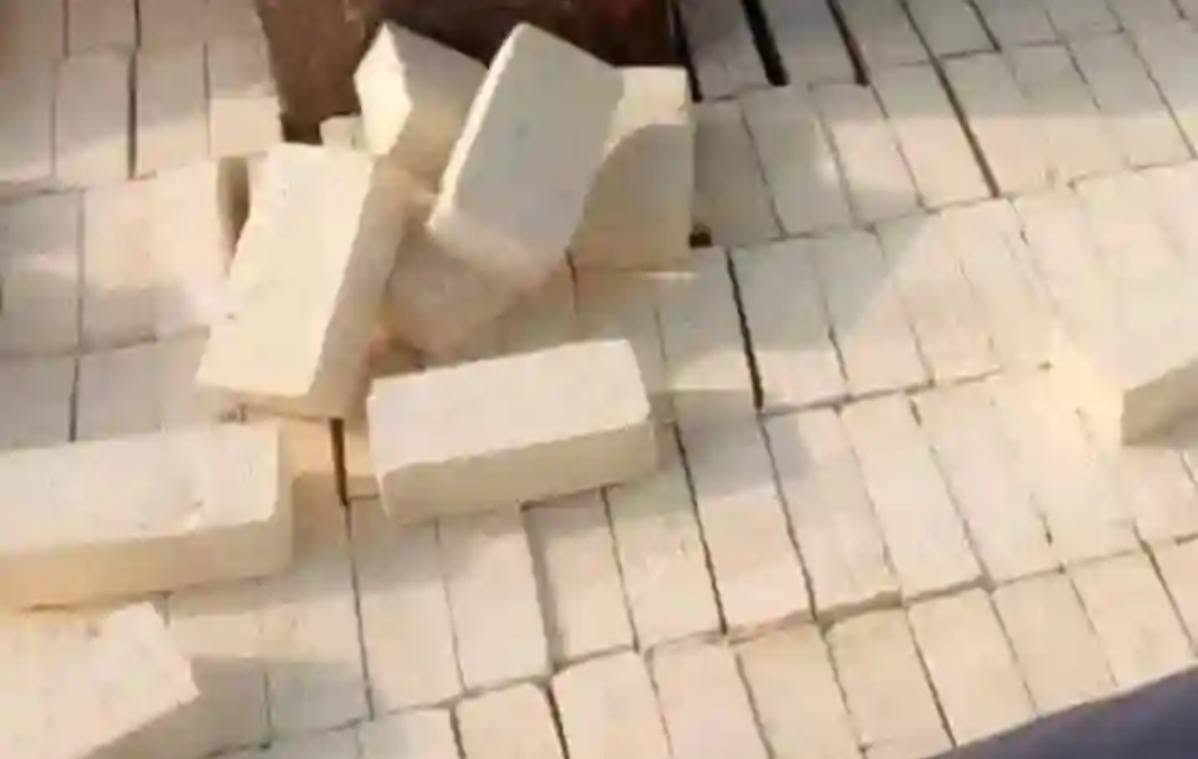 سلام عليكم يتوفر طابوك معمل عواد طابوك شراط الوان واقو اوركن اوقالب واحد عدد مضبوط تك 4000 او زيد 200 طابوك دارج أولى مكان السماوه السعره حسب المكان رقم الاتصال ***********
