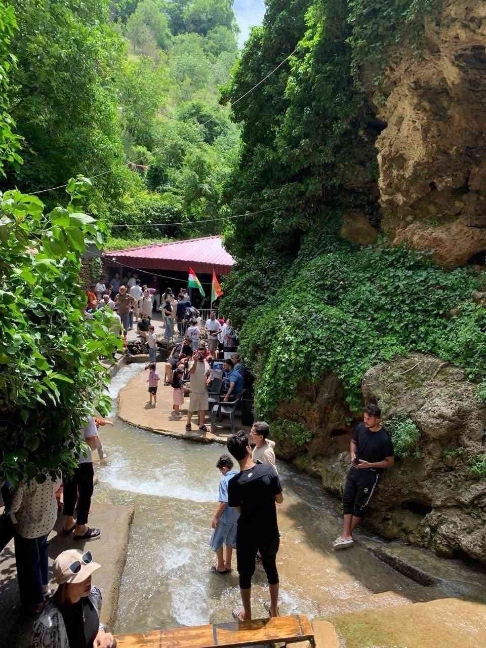 #سفرة دهوك

الانطلاق من الشرقاط ساحل الايمن والايسر 
--------------(شباب وعوائل 🏞️🏞️🏞️)------
(النفر-13.000الف ذهاب واياب سيارات حديثة ومكيفة
دهوك  ومصايف  زاخو يوم واحد (كل يوم جمعة و يوم ثلاثاء) 

تشمل الرحلة  
1-مصيف وشلال شرانش
2-مصيف برخ 
3-مصيف دشتتاخ🏊‍♂️
4-كهف بهيري🏞️
5-حديقة الحيوانات🎠
6-فاملي مول+مدينة الالعاب 🎡

ومتوفر كوسترات خصوصي سفرات موصل دهوك اربيل وحجز فنادق ومزارع للشباب و للعوائل

للحجز والاستفسار الاتصال ***********
