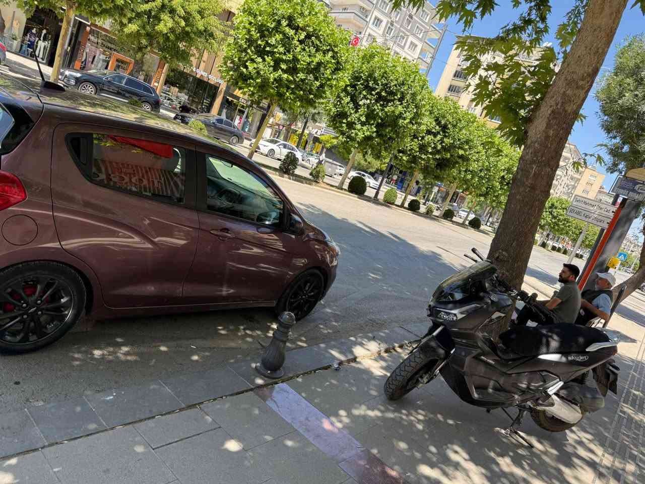 موديل (2021)
♦️مواصفات (LE)
♥️1/لايث امامي لث
🔴2/جم4كهرباء
♦️3/تحديد سرعة
🛑4/كامره
♦️5/ ماشي (85000) قابل لزياده
♦️6/كير محرك بشرط مامفتوح
🛑7/سنويه هزه  كلها جديد
♦️8/بي بطاقة بنزين
🔴9/ضرر بي باب سائق صبغ فقط 
♦️ايرباك تكمه فقط راجع سستم
♥️10/ من اخير انطيك سياره بدون نقص ماتصرف عليا ابد سياره مال بيت♥️
♥️11/ سعر 108$ وبي مجال لطيبين
12/ مكينه 14 مرغوب بنزين عادي
ضرر سيارة مرفوع مع صوره♥️***********
