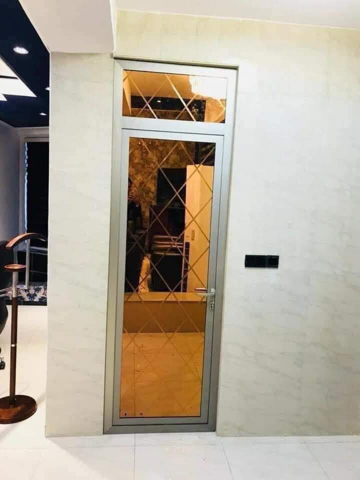 🔹 شُبّاك وأبواب ألمنيوم – جودة عالية وأسعار منافسة 🔹

🔸 الشبابيك المفصلية:
 • شباك مفصلي شامل الزجاج + النقل والتركيب
السعر: 64,000 دينار
 • شباك مفصلي G60 تك زجاج
لاستيك داخل/خارج – يده AA
السعر: 100,000 دينار

🔸 الشبابيك السلايت:
 • سلايت 7.5cm تك زجاج
جرخ رباعي – يده قنبوره – فرجه داخل/خارج – مانع ذباب
السعر: 100,000 دينار
 • سلايت 9.5cm تك زجاج
جرخ رباعي – يده قنبوره – فرجه داخل/خارج – مانع ذباب
السعر: 135,000 دينار
 • سلايت 10cm + فردة 10cm تك زجاج
جرخ رباعي – يده قنبوره – فرجه داخل/خارج
السعر: 145,000 دينار
 • سلايت 7.5cm دبل زجاج
جرخ رباعي – يده قنبوره – فرجه داخل/خارج
السعر: 128,000 دينار
 • سلايت 9.5cm دبل زجاج (كلاس مفرغ من الهواء)
جرخ رباعي – يده قنبوره – فرجه داخل/خارج
السعر: 164,000 دينار
 • سلايت C100 دبل زجاج (كلاس مفرغ من الهواء)
جرخ رباعي – يده سبانيول – فرجه داخل/خارج
السعر: 180,000 دينار

🔸 الأبواب المفصلية:
 • باب مفصلي مقطع مسح 100×200
زجاج مظباب – كيلون تركي – لاستيك داخل/خارج
السعر: 250,000 دينار
 • باب G60 زجاج بجميع الألوان
كيلون تركي – لاستيك داخل/خارج – جميع القياسات
سعر الباب: 450,000 دينار

✨ النقل والتركيب مجاناً ✨

📍 العنوان: بغداد – الشعب – حي البساتين – مدخل شارع الشيخ أحمد الوائلي
📞 الاتصال والاستفسار (واتساب):
***********
***********
