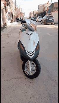 سلام عليكم دراجه ماكس 140كهربائيات كلها شغاله محرك جديد اشاير لايت دبلات سعرها 300 وبيها مجال الموقع زعفرانيه  الرقم***********

