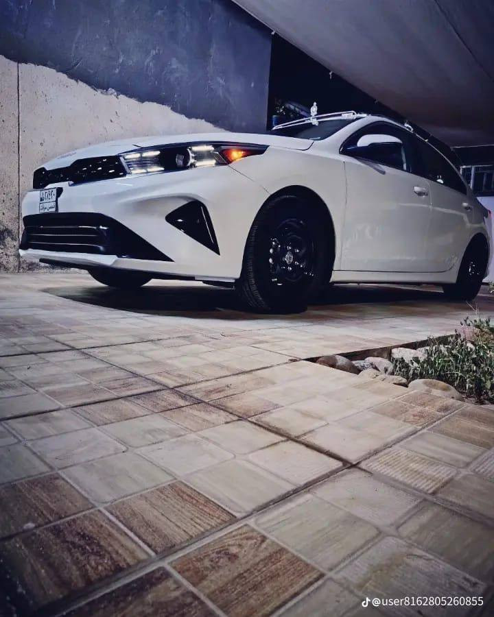 سلام عليكم
للبيع كيا فورتي ٢٠٢٣
رقم بغداد بسمي تحويل ثانيوم 
الون ابيض وارد امريكي كندي 
ضرر السياره تبديل جاملغ امامي ايسر
وباب السايق نفسه مصلحه ومصبوغ بجم 
كبس لغود شواصي دواخل مكفوله السياره ماشيه ٣٧
بدون يرباك بدون  دواخل صور الحادث بلمنشور مواصفات 
السياره تحكم استيرن جهتين شاشه جبيره كامره دواره تحديد مسار اشاير بلمري كشنات تدفه +استيرن رادار امامي خلفي تحديد مسار تبريد قطعتين لدامامي رادار جانبي شحن 
واير ليكس لد امامي حجم المكينه ٢٠٠٠دوش برغي ممفتوح بيه مكان السياره البياع حي العلام السعر ١٦٥وبيه مجال شي قليل شباب لحد يعاملني جوه ال٦٠مابيع وكلشي اكوبسوك 
وبشرط ابيعلك سونار غير الذاكره فقط وربي يرزق الجميع ***********
