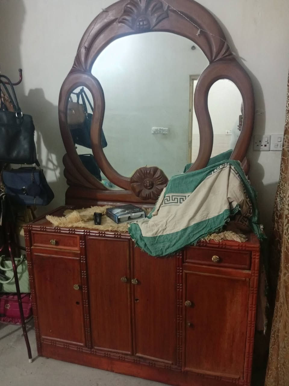 اغراض بيت للبيع مستعجل
عنواني بغداد البياع 
***********واتساب فقط
