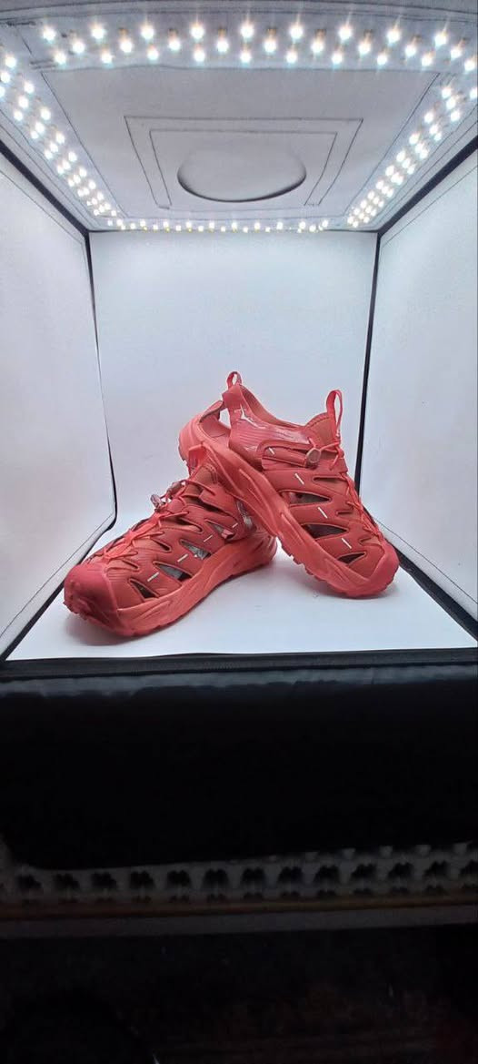 👟 HOKA ONE ONE
السعر : 30000 دع 

✔️ حذاء HOKA أصلي
✔️ تصميم Outdoor عصري باللون الأحمر الجريء
✔️ خامة علوية Synthetic + Mesh بفتحات تهوية مريحة
✔️ نظام شدّ سريع Quick Lace لثبات وسهولة لبس
✔️ توسيد قوي بامتصاص صدمات عالي لراحة طويلة
✔️ نعل مطاطي خشن بقبضة ممتازة ومقاوم للانزلاق
✔️ مناسب للمشي الطويل، الرحلات، والاستخدام اليومي
✔️ صناعة Vietnam
📏 المقاس:
US 11 | UK 10.5 | EU 45⅓ | 29 CM

📞 للتواصل: الاتصال على الرقم *********** أو على الواتساب

🚚 متوفرة خدمة توصيل لبغداد وكل المحافظات
👇
tiktok.com/@almusawi.brand

3051

