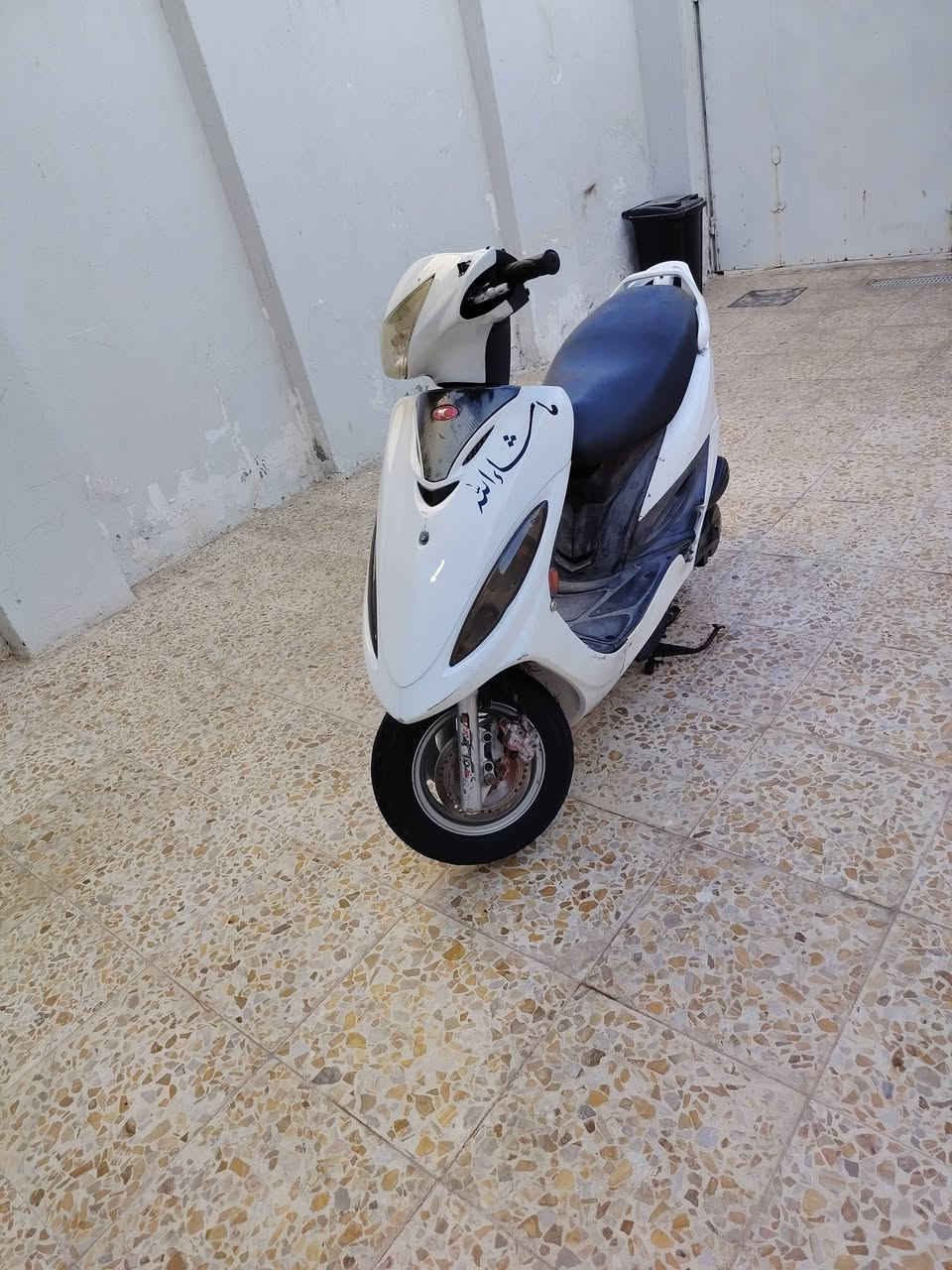 السلام عليكم دراجه للبيع كهربائيات كلها شغاله دراجه النقص ما بيها امجد فتى تجفيت اصلي اول فتحتها تخم تايرات جدد اللي عنده مراوس وفراشه نظيفه السعر 375 مكانه نجف حي الميلاد ***********
