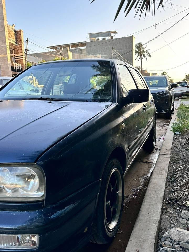 كولف mk3 للبيع او المراوس
مكينه 2000
كير اوتماتيك
تبريد شغال
شاشة و كامره 
عليها ادامه كامله صدر تخم تاير ويل كب 
كهربائيات كلها شغاله 
السياره بدون ضربه بدون صبغ بيها جراد 
السعر 35 
المكان بغداد حي الخضراء 
***********
