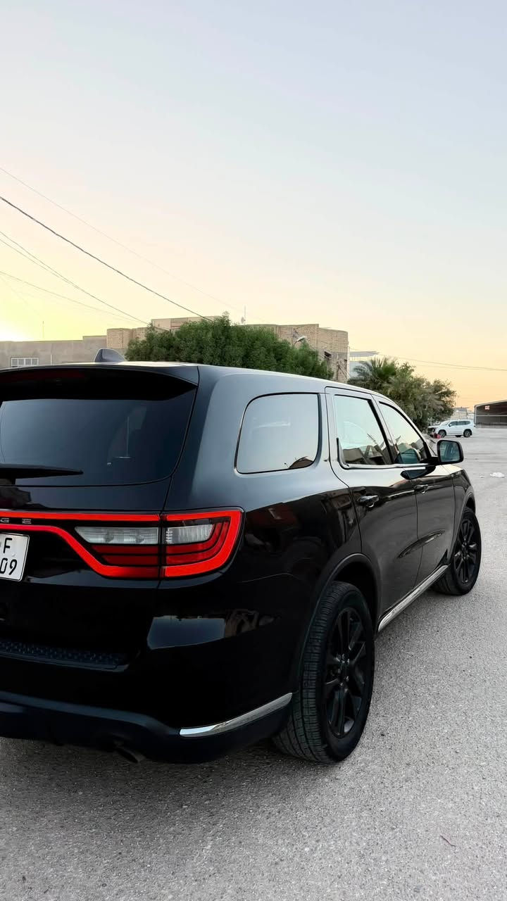 للبيع دورنكو 2021 SXT اسود رقم اربيل  
محرك 6 سلندر 3600
لايتات زينون كشافات دعامية بصمة باب وبصمة تشغيل ويل حجم 20 بلاك مع طقم تاير بحالة ممتازة جدا 
كاميرا خلفية دوارة مع الستيرن 
تحكم كهربائي متكامل لمقعد السائق والراكب تحكم ستيرن جهتين 
السيارة 7 راكب مع 3 قطع تبريد 
غرفة السيارة جلد اسود كهرباء 
وباقي مواصفات الدورنكو المعروفة
والسيارة بحالة جيدة جدا ونظيفة
حادث السيارة خفيف الجاملغ الأيمن فقط مبدل والبنيد بارد موجودة الصور
سعر السياره 235 ورقة وبيها مجال قليل
مكانها النجف الأشرف
للاستفسار ***********
