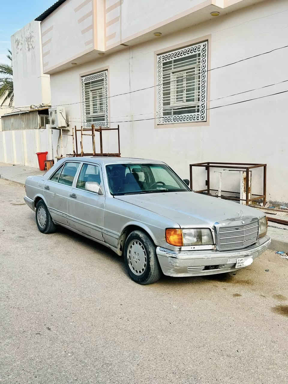 مرسيدس موديل 1991 سعره 25  جاهزه تبريد ثلج رقم بغداد راعية متوفي وعندي رقم والده مكينه ياباني جاهزه وكير جديد وتبريد ثلج مكاني نجف *********** أو *********** سعره 25

