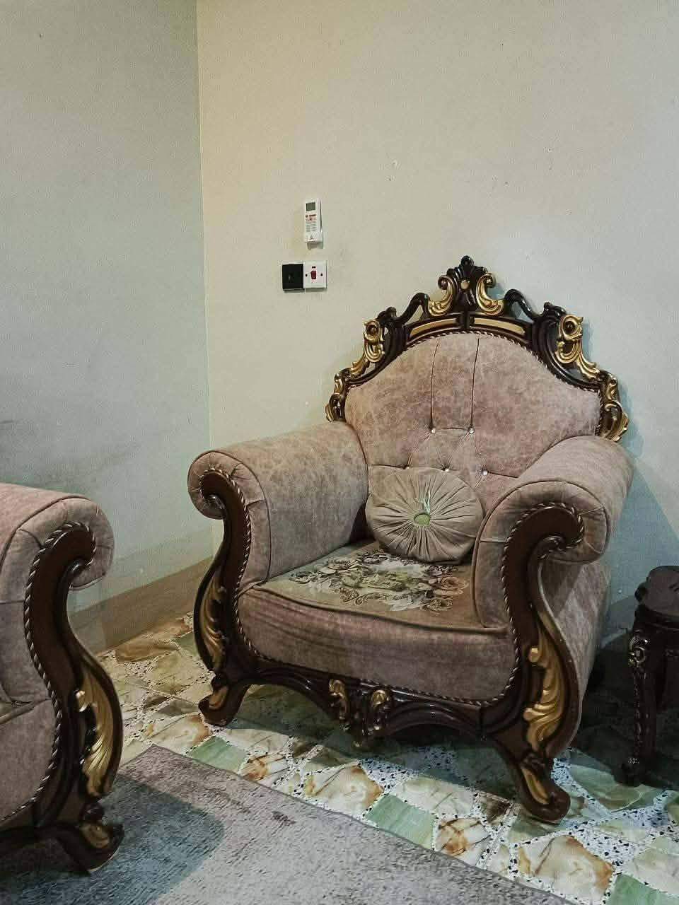 السلام عليكم
غرفة نوم للبيع 

نجارة خشب ثقيل نوع تسكام كنتور طابقين 

نظافه 100% 

السعر مليون وبيها مجال 

تخم ملكي للبيع 

10 مقاعد 

نظافه 100% 

السعر 650 وبي مجال

طبلات السعر 100 وبيها مجال 

بردات تفصال السعر 100 وبيهن مجال

ميز طعام 125 وبي مجال 

غرفة تركية 7 قطع 

نظافة 100% 

خشب ثقيل

السعر 500 وبيها مجال

العنوان المسيب

اي استفسار تفضل خاص


**إذا كنت صاحب هذا الإعلان وتريد حذفه لأي سبب، رجاءا أرسل رسالة إلى الدعم الفني**